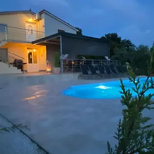 Aleya FERIENHAUS mit Pool Medulin